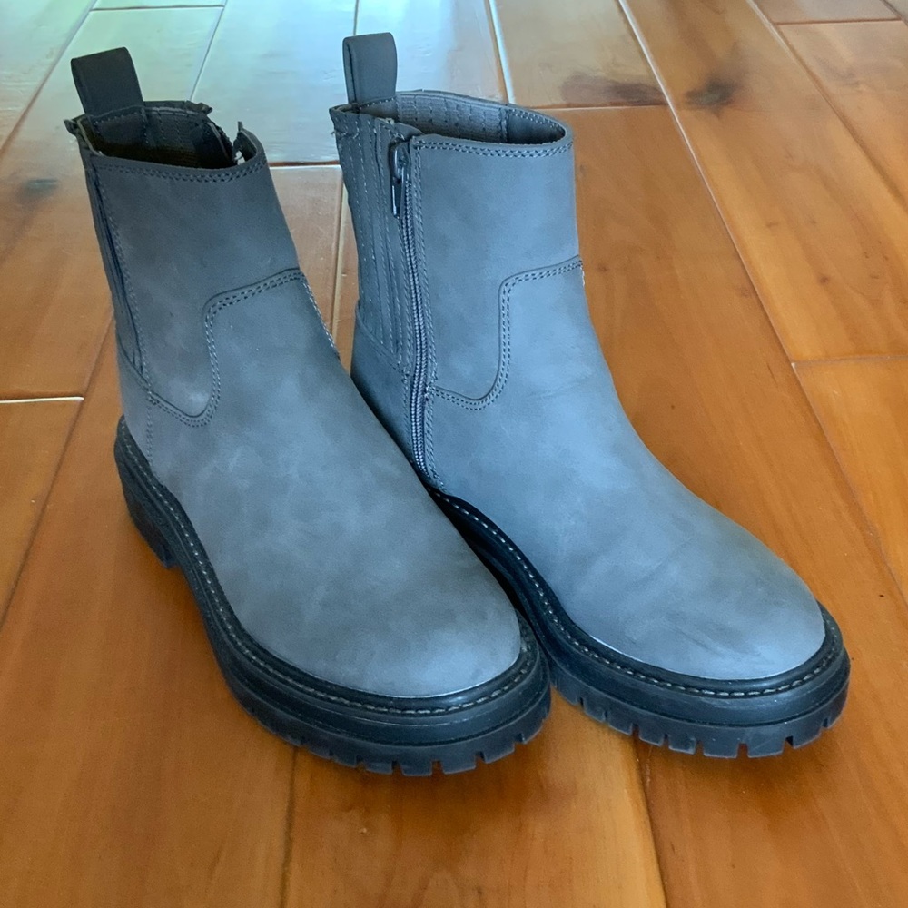 Time and Tru faux leather gray ankle boots size 7
